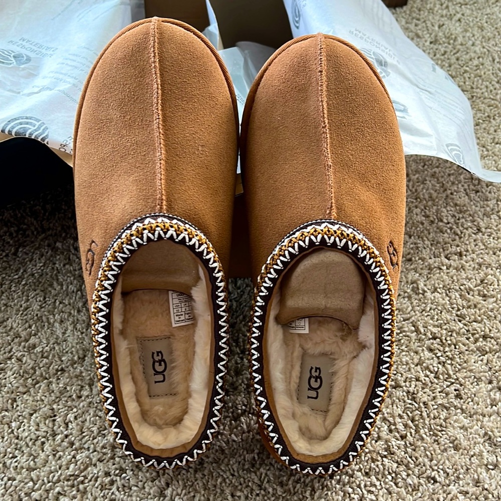 NIB men’s Ugg Tasman shoe